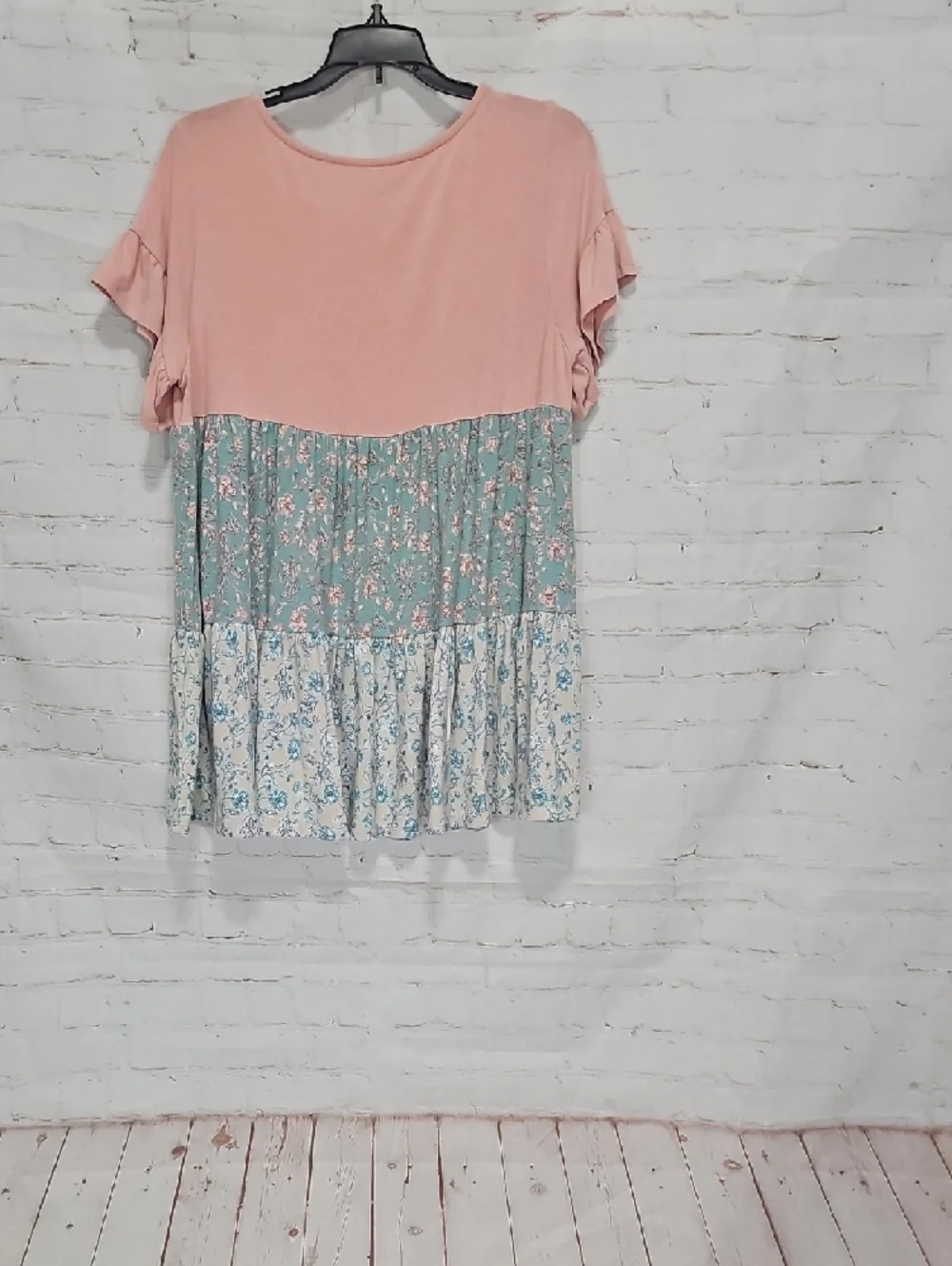 Emerald Pink and Blue Floral Tiered Short Sleeve Tunic - Picture 3 of 3